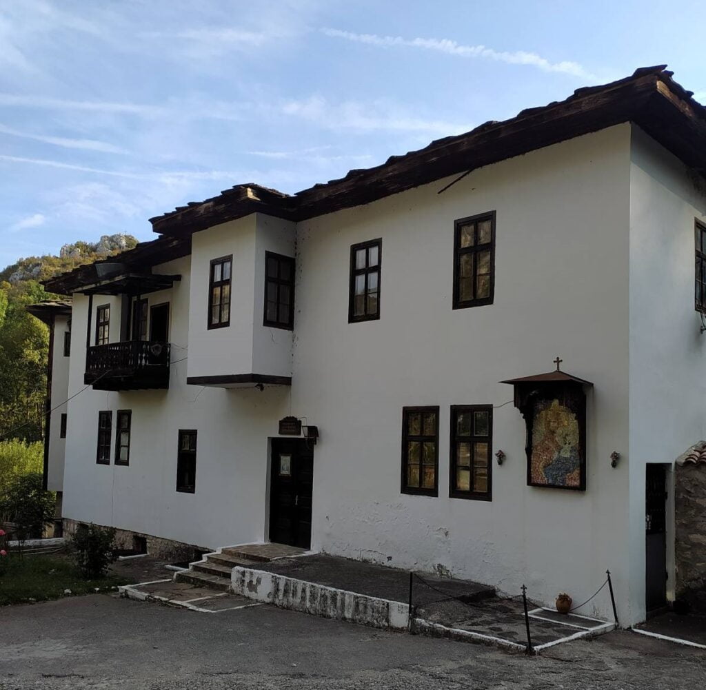 манастир зграда